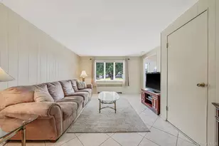 6 Keswick Dr, East Islip, NY 11730 - Photo 11