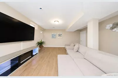 15 Wiltshire Ln, New York, NY 10309 - Photo 13