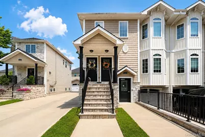 15 Wiltshire Ln, New York, NY 10309 - Photo 1