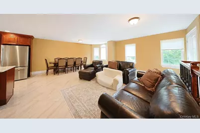 23 Wiltshire Ln, New York, NY 10309 - Photo 5