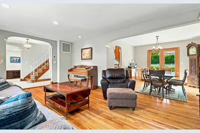 7 Herkimer Avenue, Jericho, NY 11753 - Photo 9