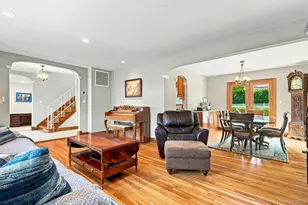 7 Herkimer Ave, Jericho, NY 11753 - Photo 9