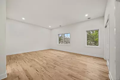 16 S Montgomery Avenue, Bay Shore, NY 11706 - Photo 21