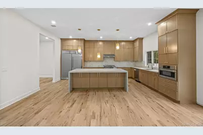 16 S Montgomery Avenue, Bay Shore, NY 11706 - Photo 13
