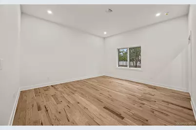 16 S Montgomery Avenue, Bay Shore, NY 11706 - Photo 15