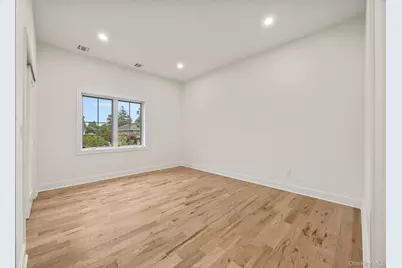 16 S Montgomery Avenue, Bay Shore, NY 11706 - Photo 19