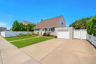 3 Laurie Dr, Farmingdale, NY 11735 - Photo 3