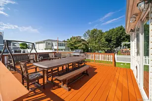 18 Dante Pl, Amityville, NY 11701 - Photo 23