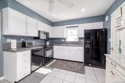 18 Dante Place, Amityville, NY 11701 - Photo 9