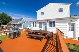 18 Dante Pl, Amityville, NY 11701 - Photo 25