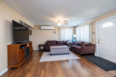 18 Dante Place, Amityville, NY 11701 - Photo 7