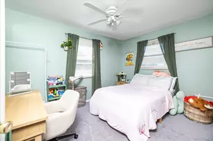 18 Dante Pl, Amityville, NY 11701 - Photo 19