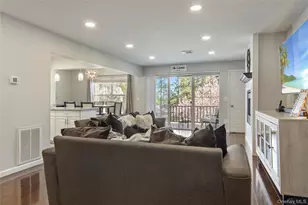 1009 Washington Green, New Windsor, NY 12553 - Photo 3