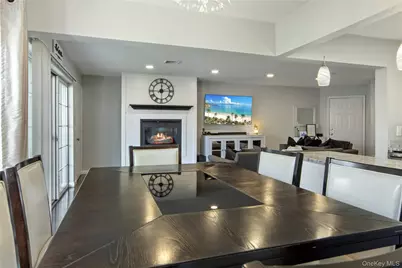 1009 Washington Green, New Windsor, NY 12553 - Photo 9