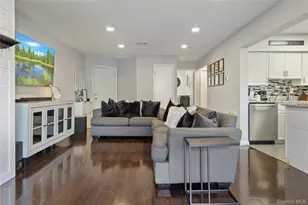 1009 Washington Green, New Windsor, NY 12553 - Photo 5