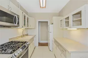 3 Jarvis Ct, Huntington, NY 11743 - Photo 9