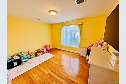 626 Wyngate Drive W, Valley Stream, NY 11580 - Photo 15