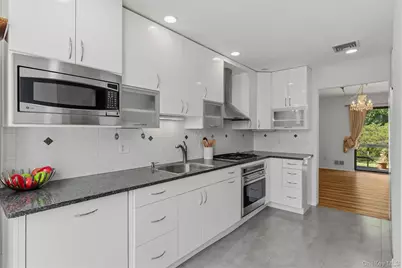 144 Stone Oaks Drive, Hartsdale, NY 10530 - Photo 19
