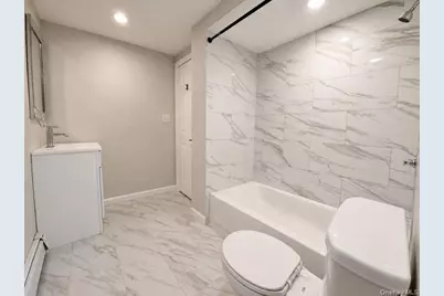 321 Sherbrooke Road, Lindenhurst, NY 11757 - Photo 15