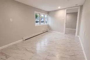 321 Sherbrooke Rd, Lindenhurst, NY 11757 - Photo 17