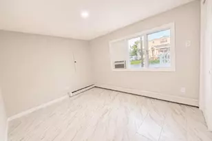 321 Sherbrooke Rd, Lindenhurst, NY 11757 - Photo 19