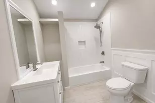 321 Sherbrooke Rd, Lindenhurst, NY 11757 - Photo 21