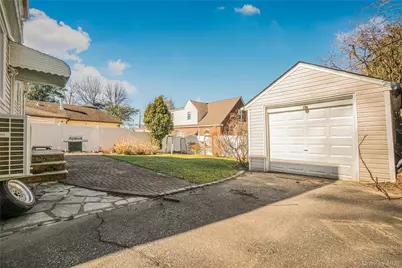 15 Broadway, Great Neck, NY 11021 - Photo 25