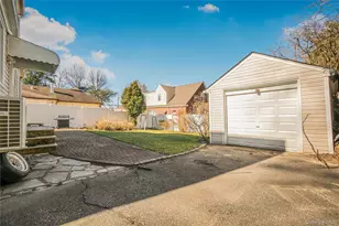 15 Broadway, Great Neck, NY 11021 - Photo 25