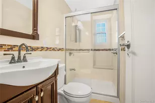 15 Broadway, Great Neck, NY 11021 - Photo 13