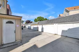 54-55 65th Pl, Maspeth, NY 11378 - Photo 17