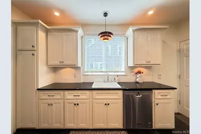 31 Jacobson Avenue, Huntington, NY 11743 - Photo 9
