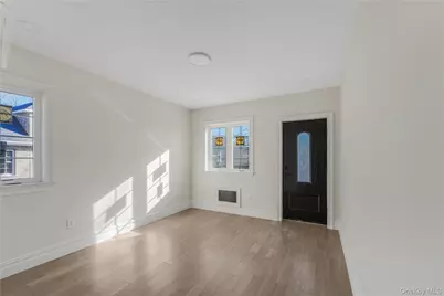 146-18 Laburnum Avenue, Flushing, NY 11355 - Photo 25