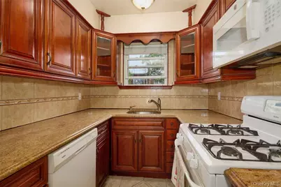 268 Throggs Neck Boulevard, Bronx, NY 10465 - Photo 29