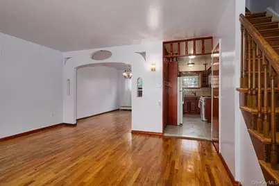268 Throggs Neck Boulevard, Bronx, NY 10465 - Photo 19