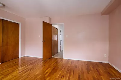 268 Throggs Neck Boulevard, Bronx, NY 10465 - Photo 17