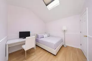 493 Medina St, New York, NY 10306 - Photo 17