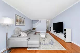 493 Medina St, New York, NY 10306 - Photo 7