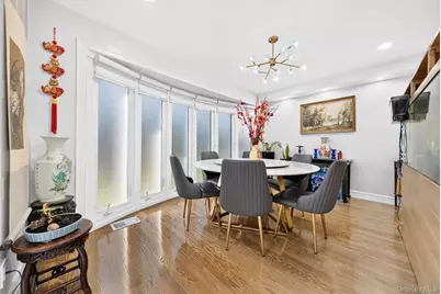 2 Foxhurst Court, Manhasset Hills, NY 11040 - Photo 11