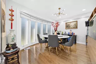 2 Foxhurst Ct, Manhasset Hills, NY 11040 - Photo 11