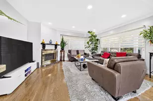 2 Foxhurst Ct, Manhasset Hills, NY 11040 - Photo 5