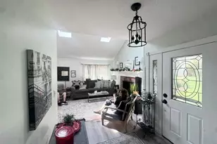 14 Potomac Ct, Coram, NY 11727 - Photo 5