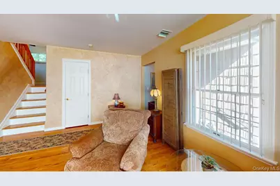 18 W Gaylore Drive, Amityville, NY 11701 - Photo 7