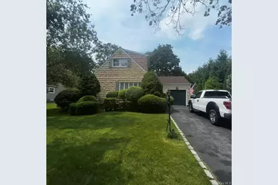 18 W Gaylore Drive, Amityville, NY 11701 - Photo 3
