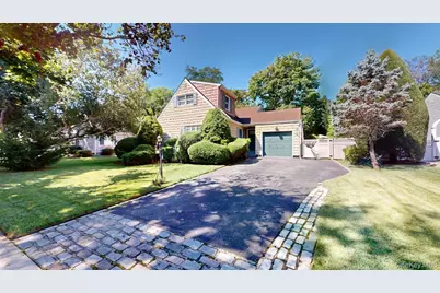 18 W Gaylore Drive, Amityville, NY 11701 - Photo 1