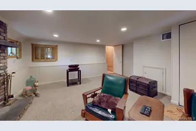18 W Gaylore Drive, Amityville, NY 11701 - Photo 11