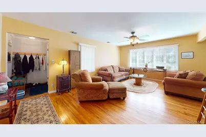 18 W Gaylore Drive, Amityville, NY 11701 - Photo 5
