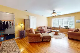 18 W Gaylore Dr, Amityville, NY 11701 - Photo 5
