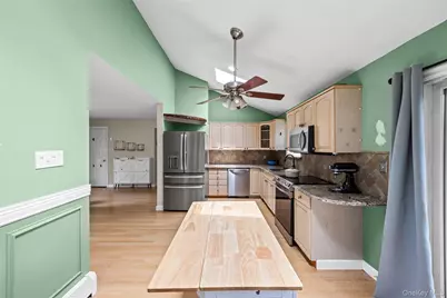 1023 Udall Road, Bay Shore, NY 11706 - Photo 15