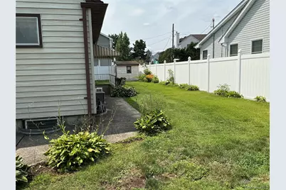 55 Surrey Lane, Plainview, NY 11803 - Photo 3
