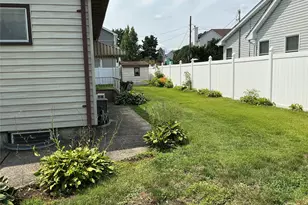 55 Surrey Ln, Plainview, NY 11803 - Photo 3